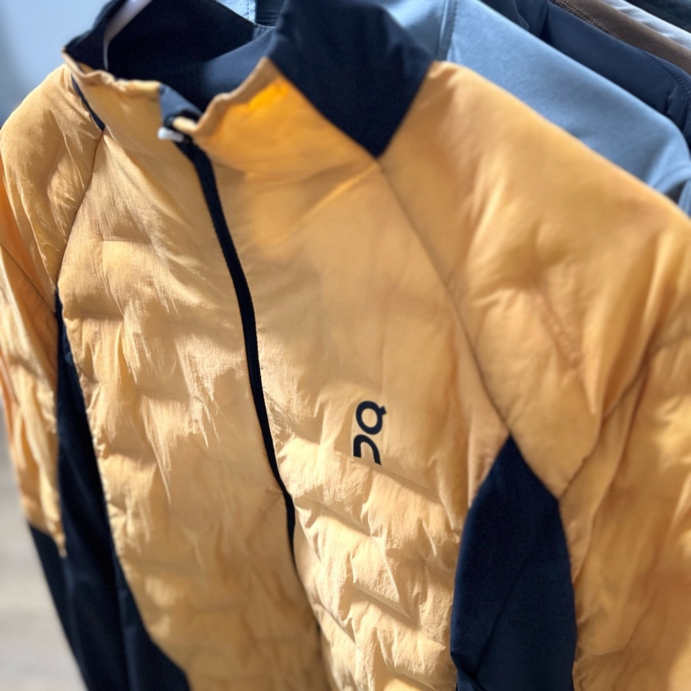 On Running Men’s Maize and Black Quilted hybrid Jacket
